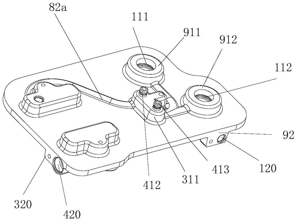 Communicating device, manufacturing method of communicating device and thermal management assembly