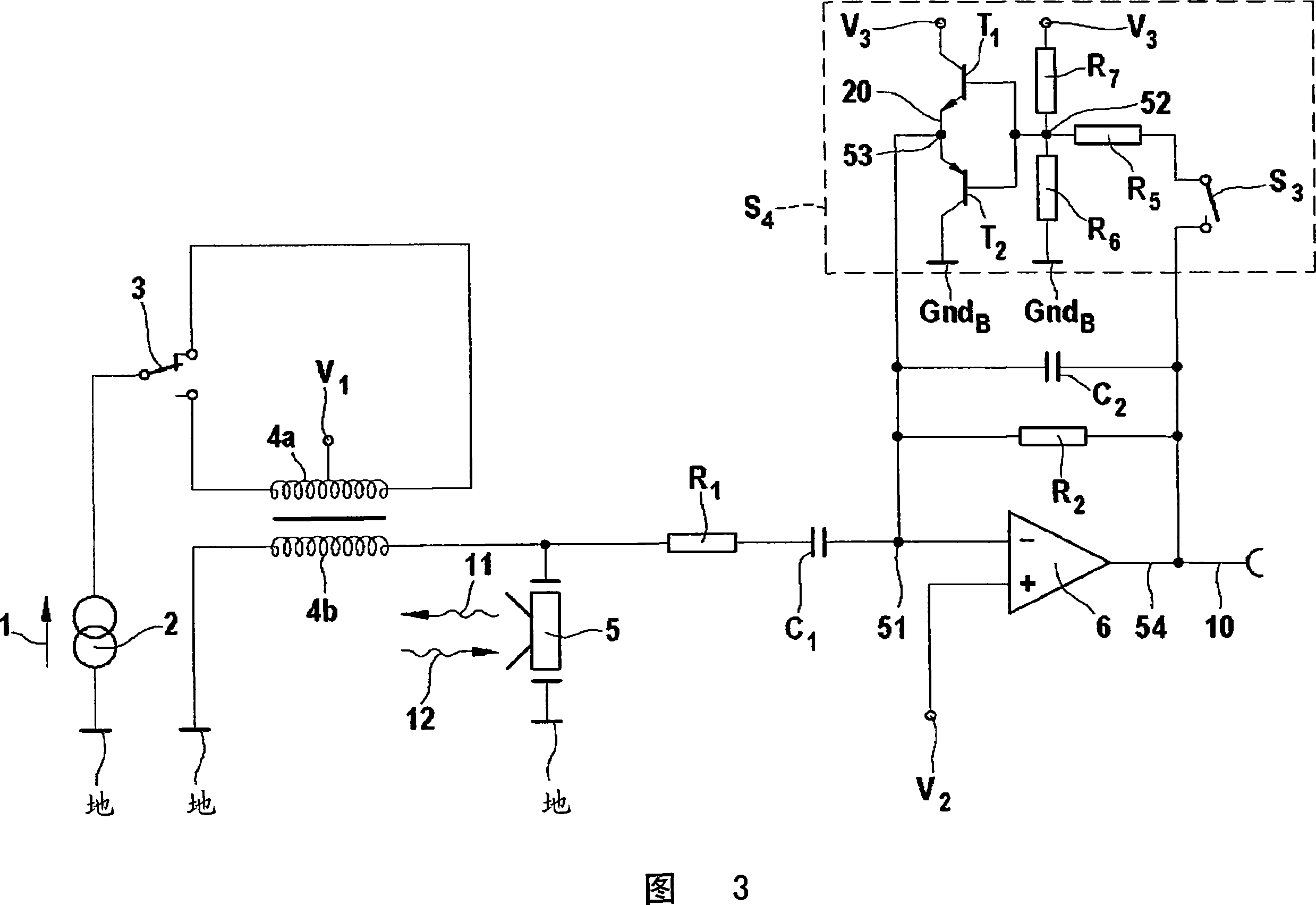 Device and method for attenuating an anti-resonant circuit