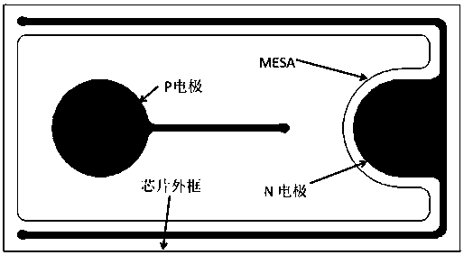 LED chip electrode structure that can improve lateral current spreading and has double reflective surfaces