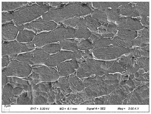 Rolling method for reducing surface cracking of TC4 titanium alloy smelted in an EB furnace