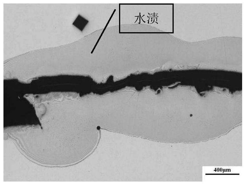 Cleaning solution for removing water spots on surface of metallographic specimen and using method thereof