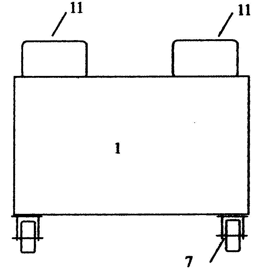 Storage and transportation vehicle of follow-up toilet and follow-up toilet comprising storage and transportation vehicle