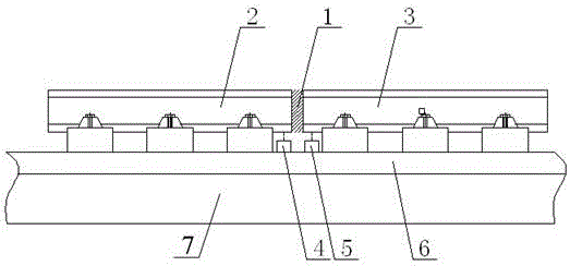 Track-seam longitudinal dislocation detection device and method thereof