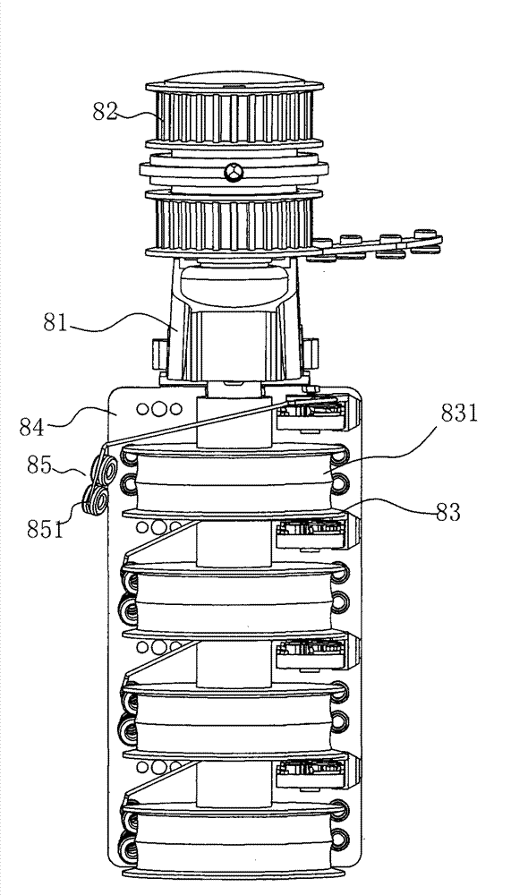 Yarn conveying device of knitting loom