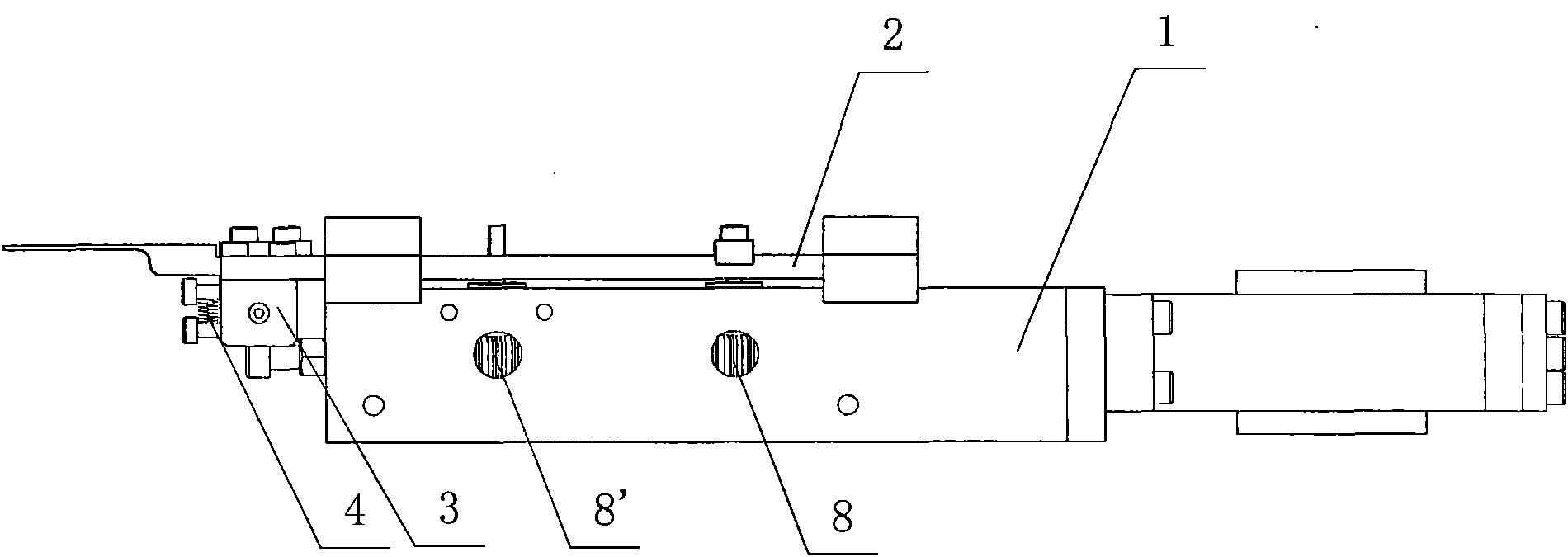 Voltage-stabilizing driving device of wire twister