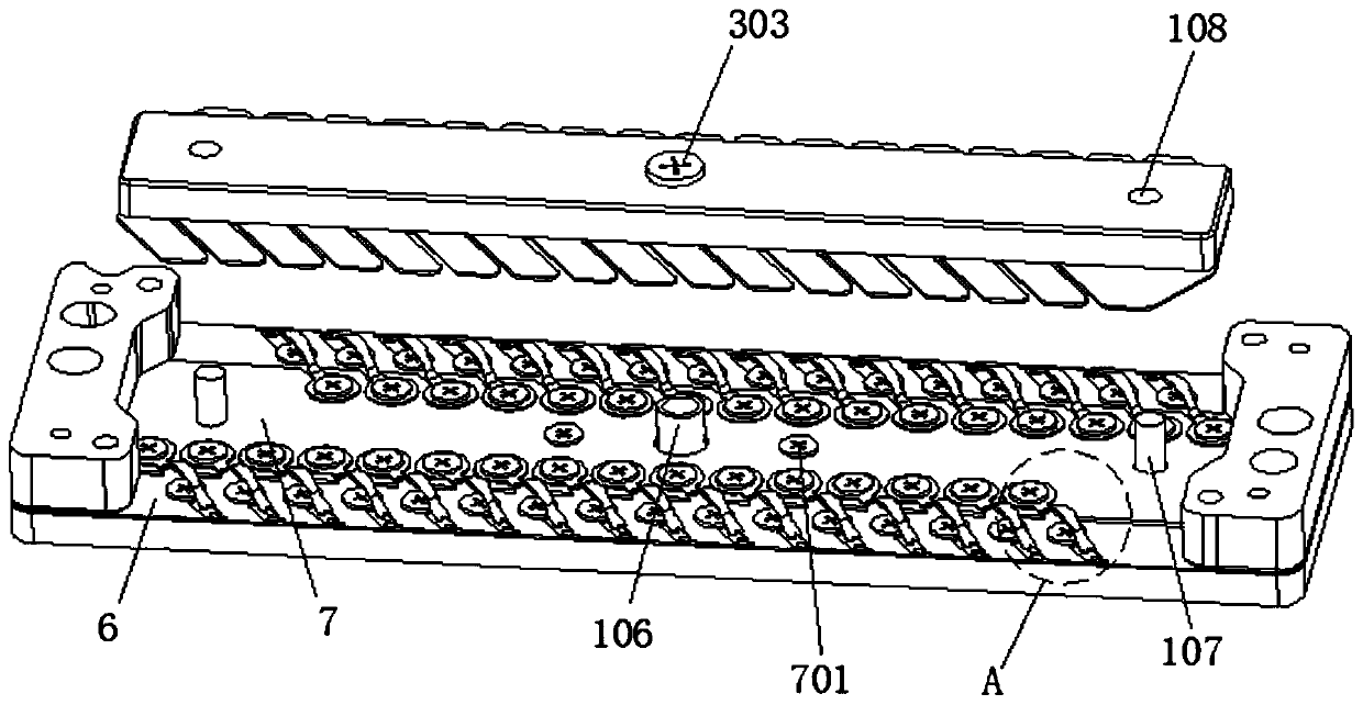 Self-adaptive fixture for laser chip