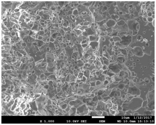 Si for a microwave kiln  <sub>2</sub> no  <sub>2</sub> o Wave-transmitting-heat-insulating integrated lining material and preparation method thereof