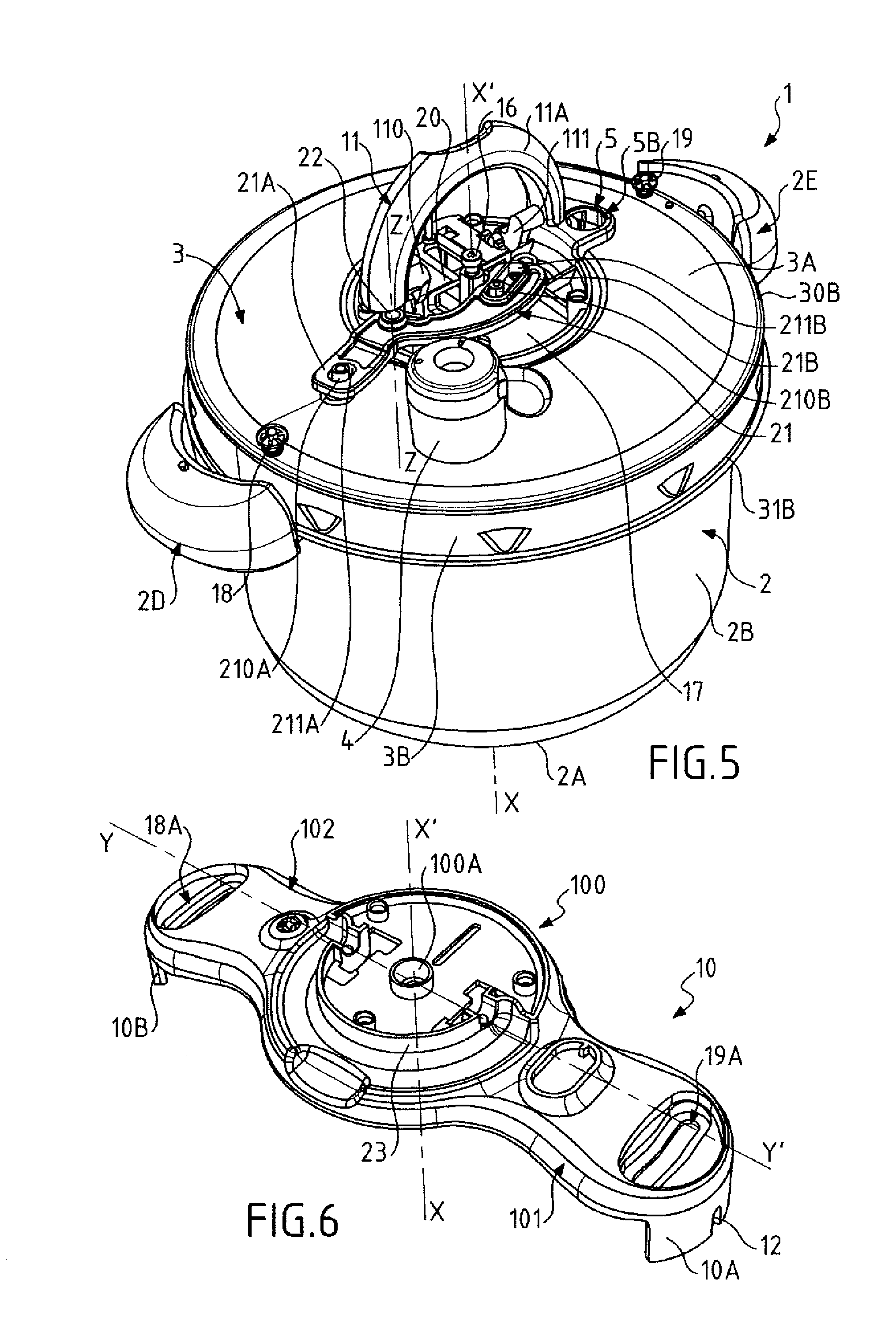 Pressure cooker provided with a manual control for controlling locking