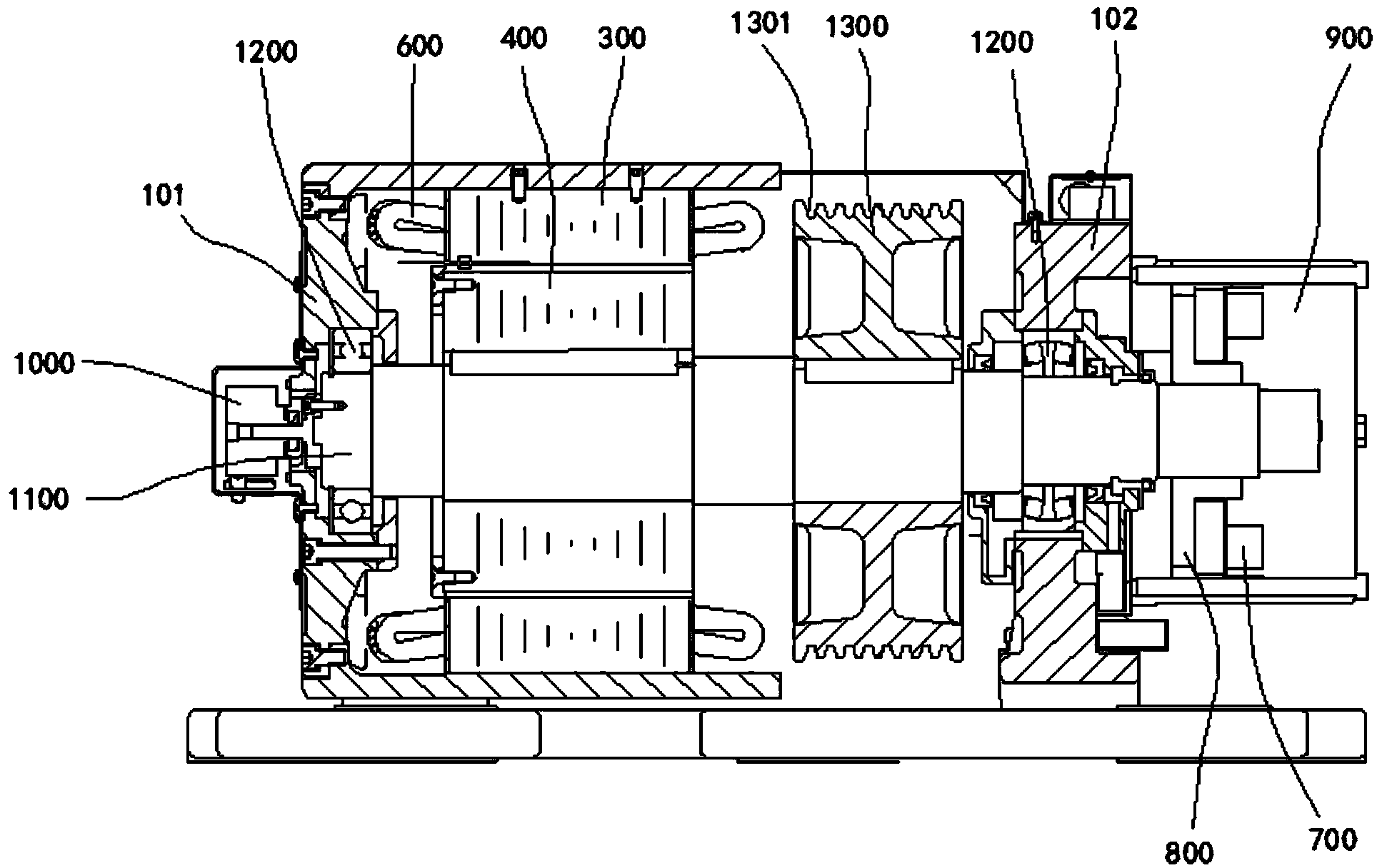 Inner rotor permanent magnet synchronous magnetic resistance type traction drive device