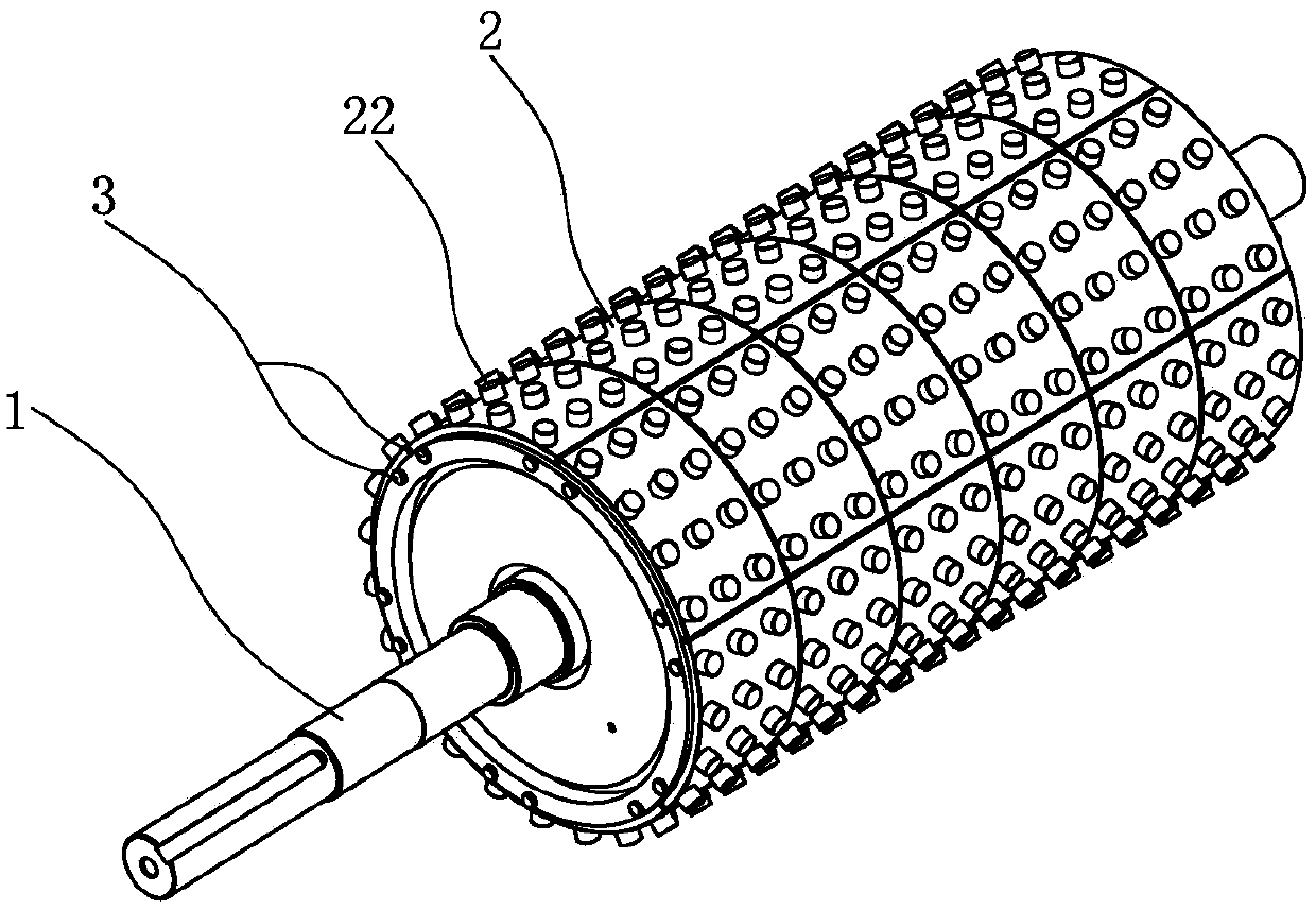 A crushing roller and an arrangement and combination method of crushing teeth of the crushing roller