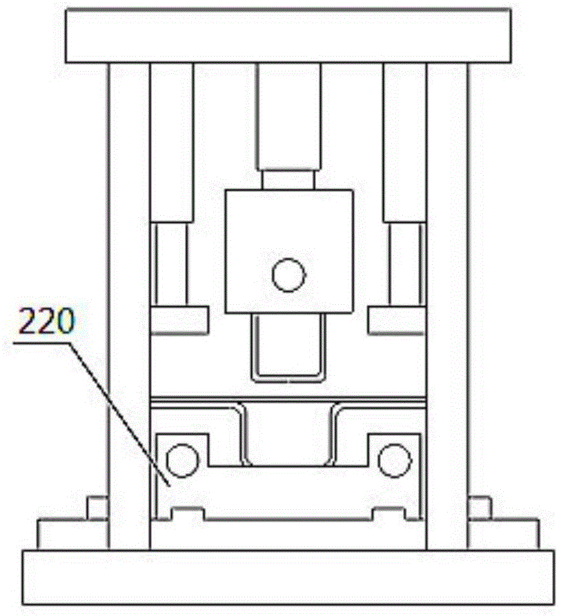 Hot forming punching device of automobile energy absorbing structure and punching method