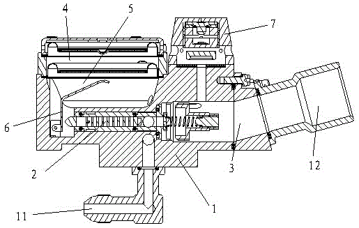 Automatic flow regulating device for airborne oxygen production equipment