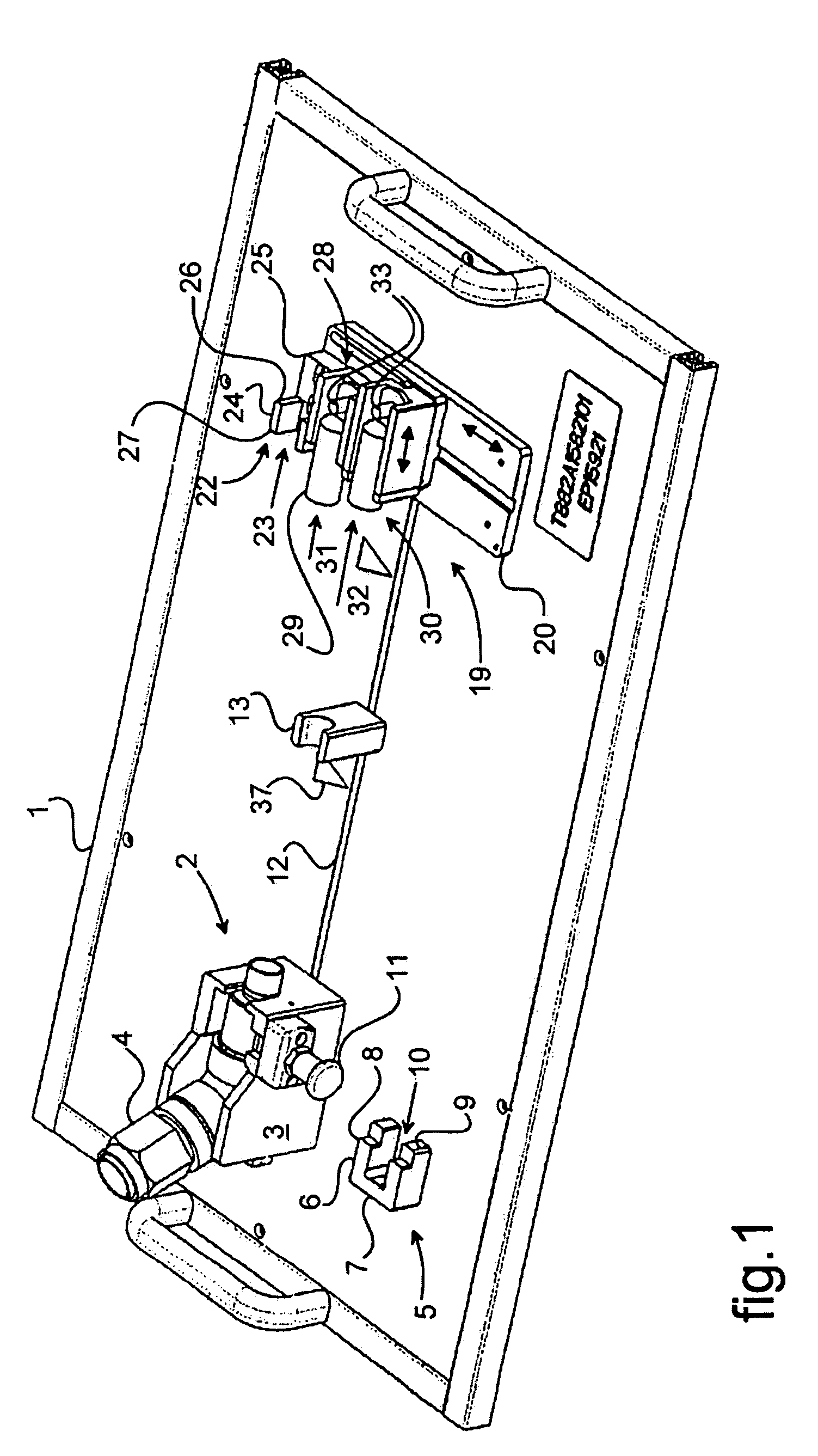 Tooling for manufacturing large-section rigid harnesses