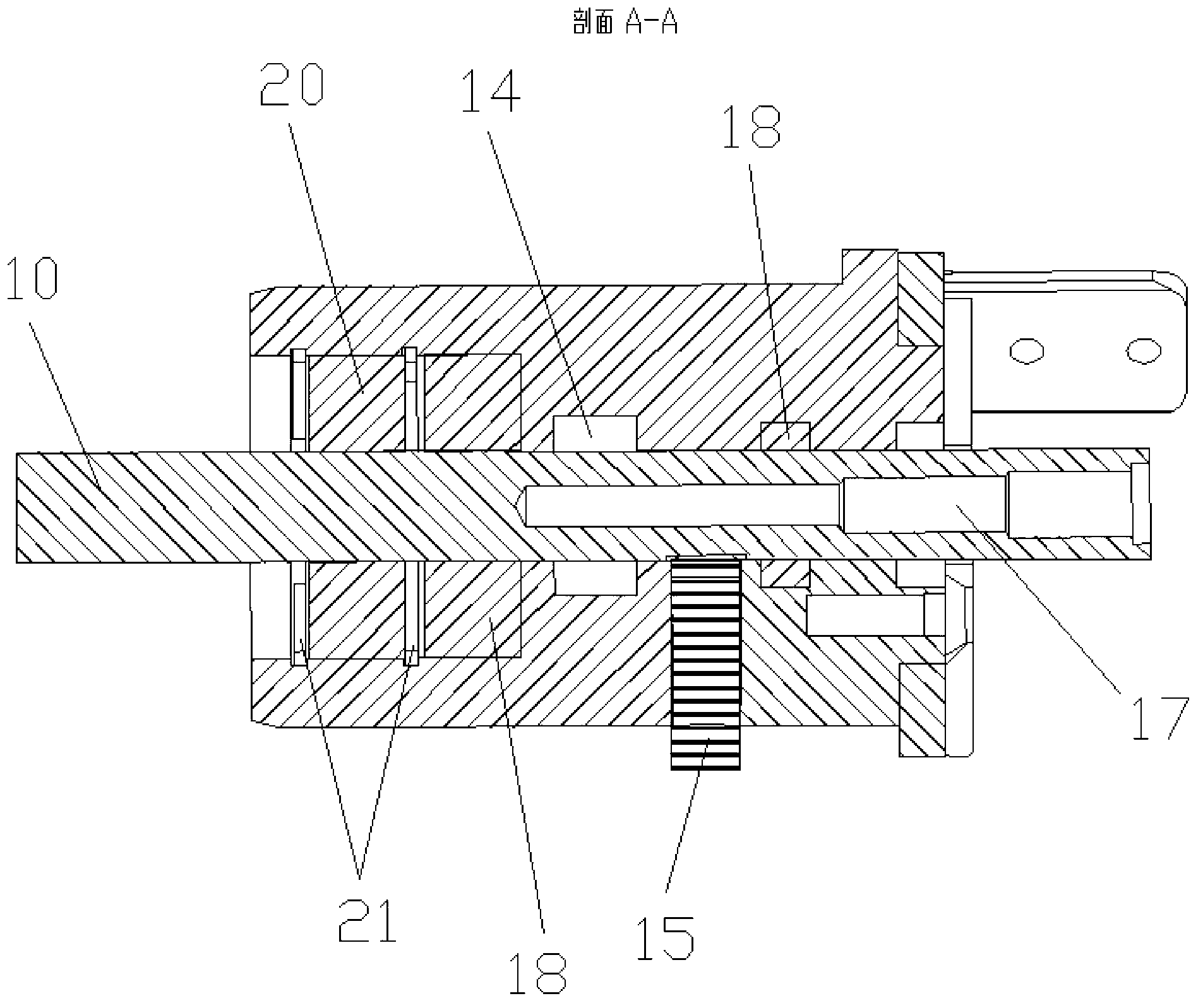 Rotary shuttle oil-supplying device