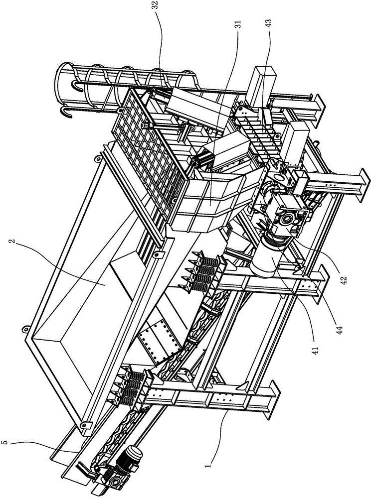 A waste asphalt mixture crusher and its crushing method