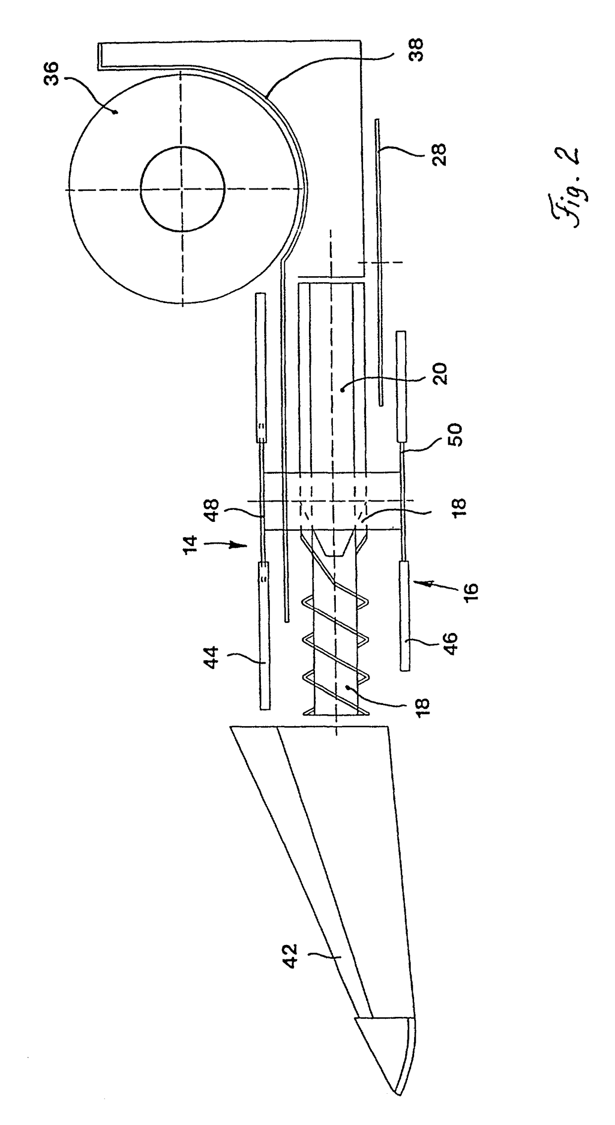 Row-insensitive feeding and picking device for an agricultural header