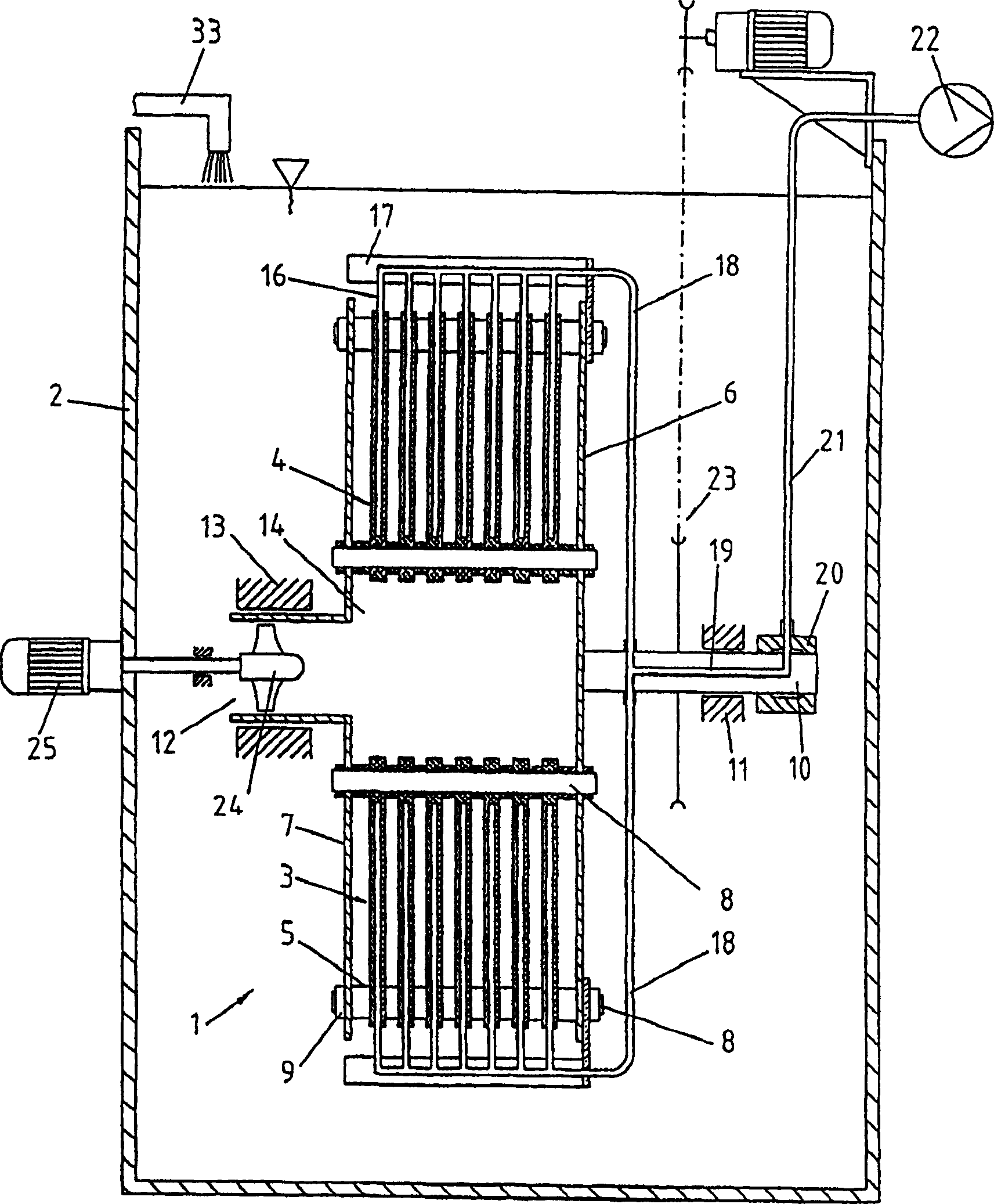 Filter devece for clarifying contaminated liquids