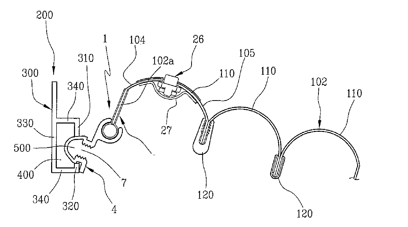 Device for connecting the gangway bellows cover and the chassis of articulated vehicles