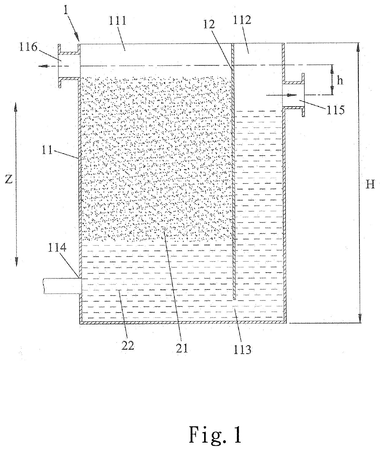 Oil-water separator with oil discharge outlet adjusting spontaneously