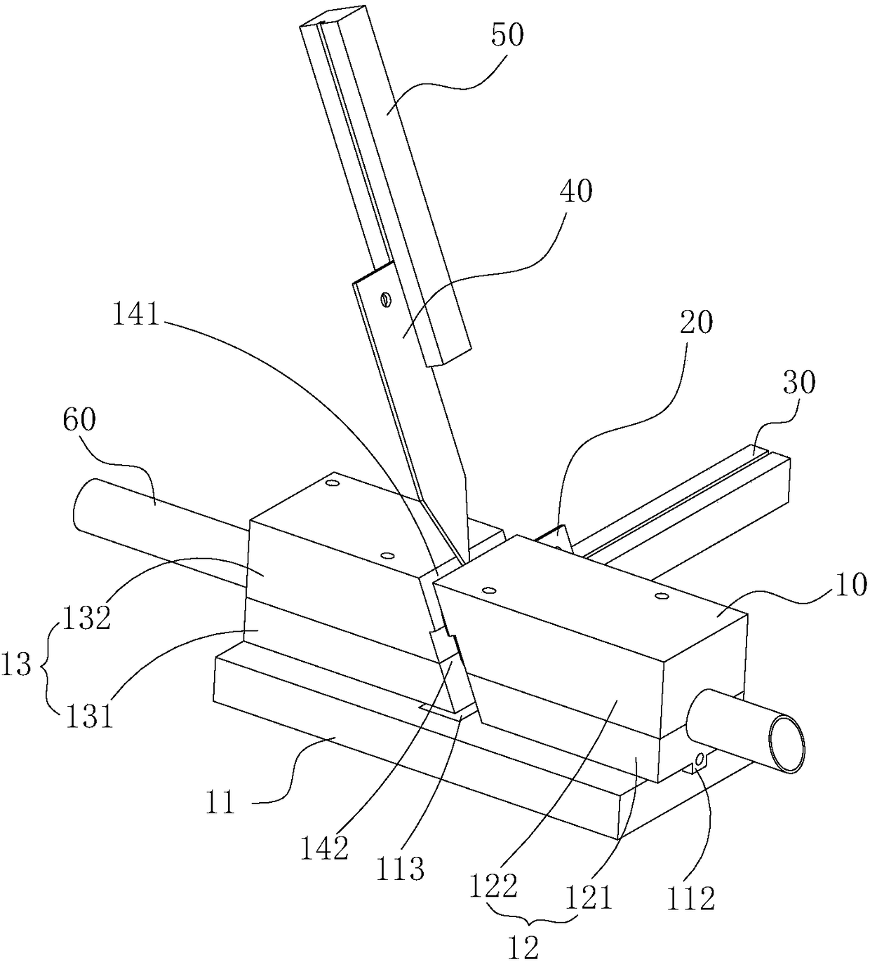 Pipe cutting device and cutting method