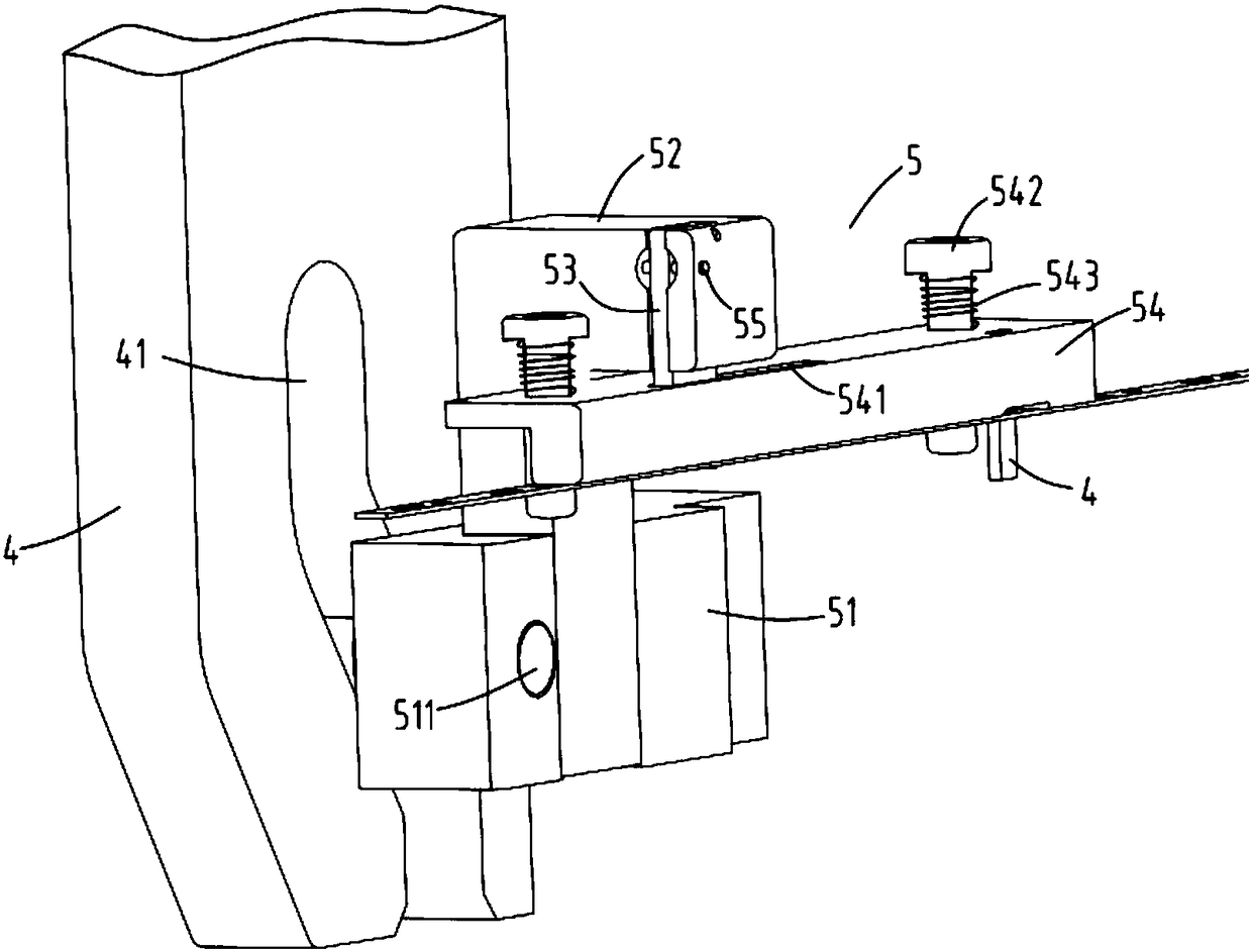 A stamping die pulling device