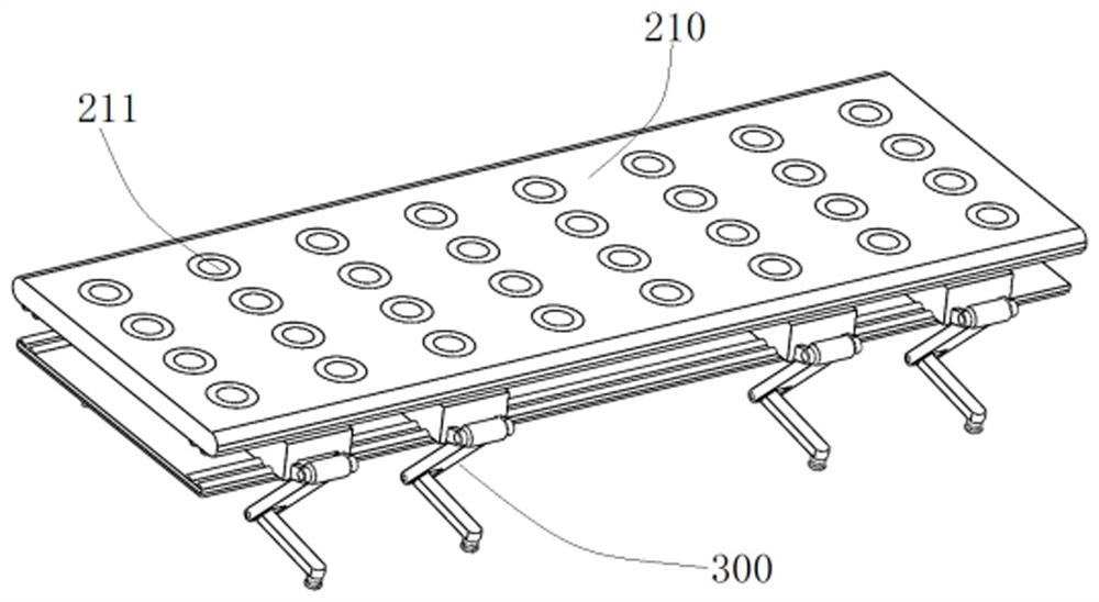 Self-balancing glass transportation device and balancing method thereof