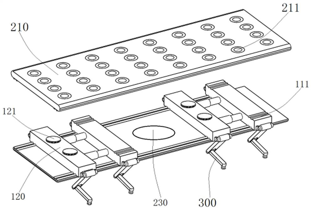 Self-balancing glass transportation device and balancing method thereof