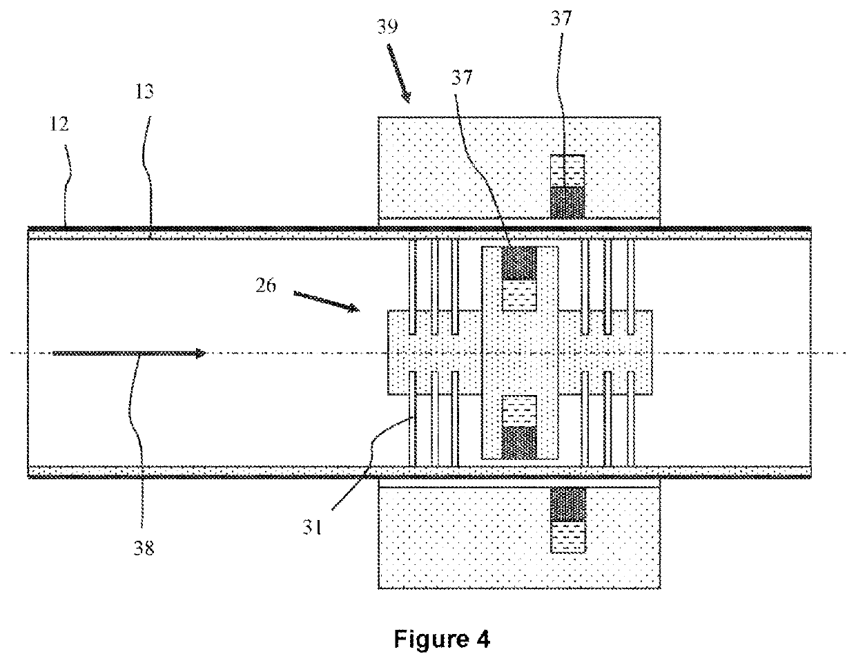 Method and device for extruding and labelling a cylindrical product