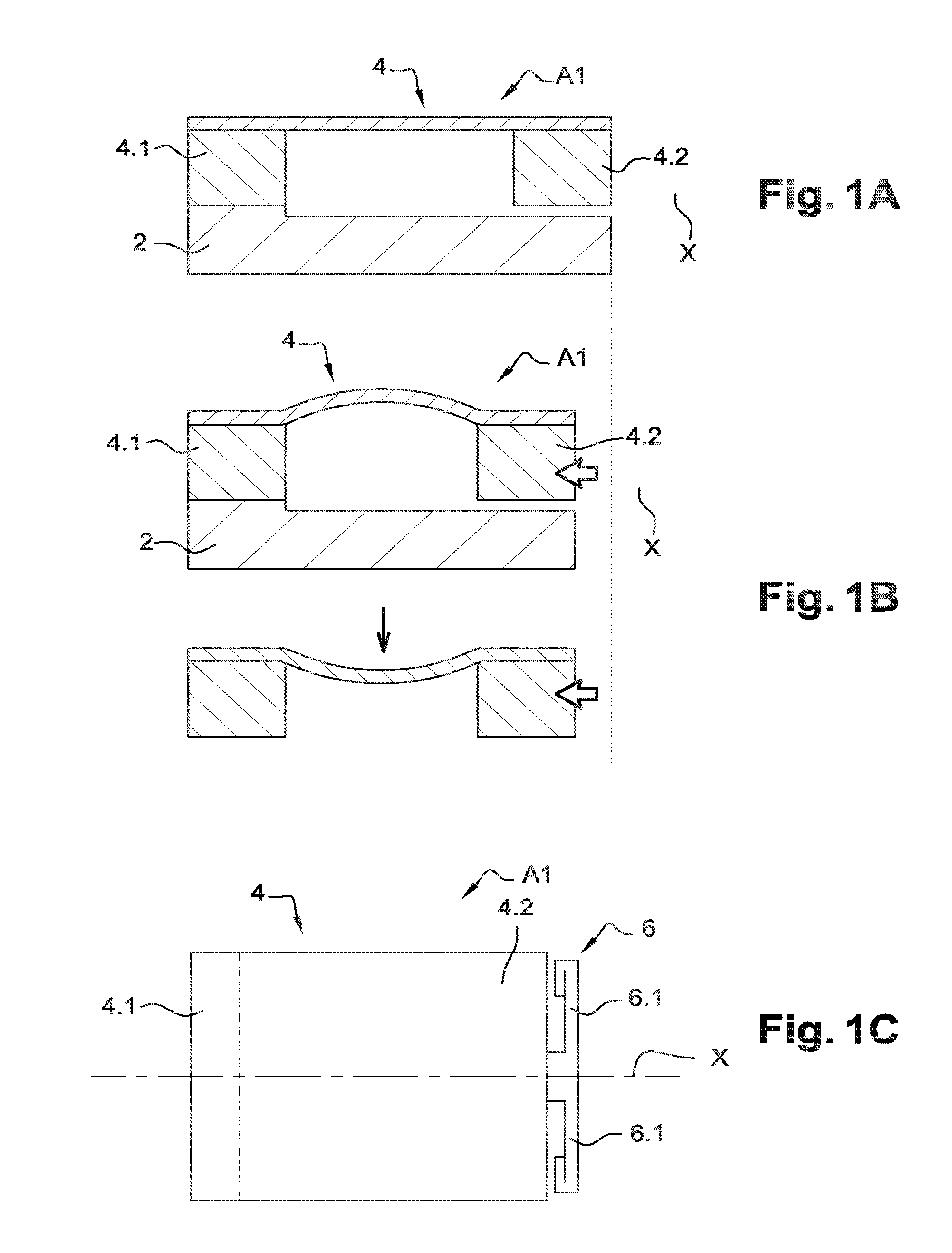 Device for transforming an out-of-plane movement into an in-plane movement, and/or vice-versa