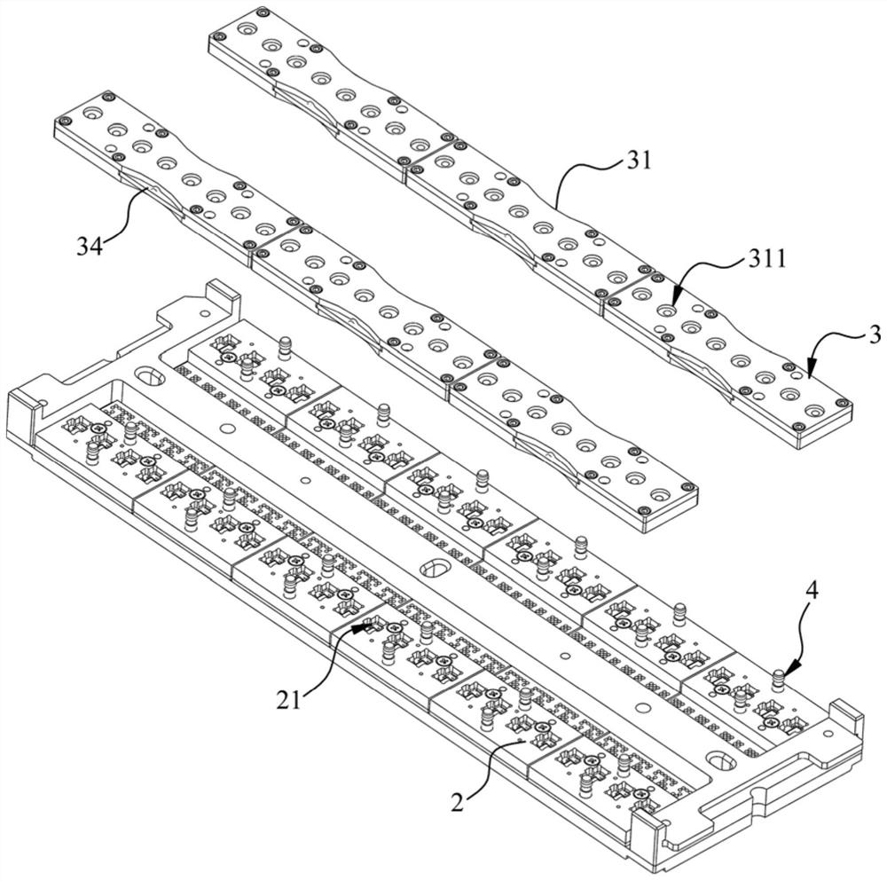 Clamp assembly for testing surface-emitting laser diode and test equipment with same