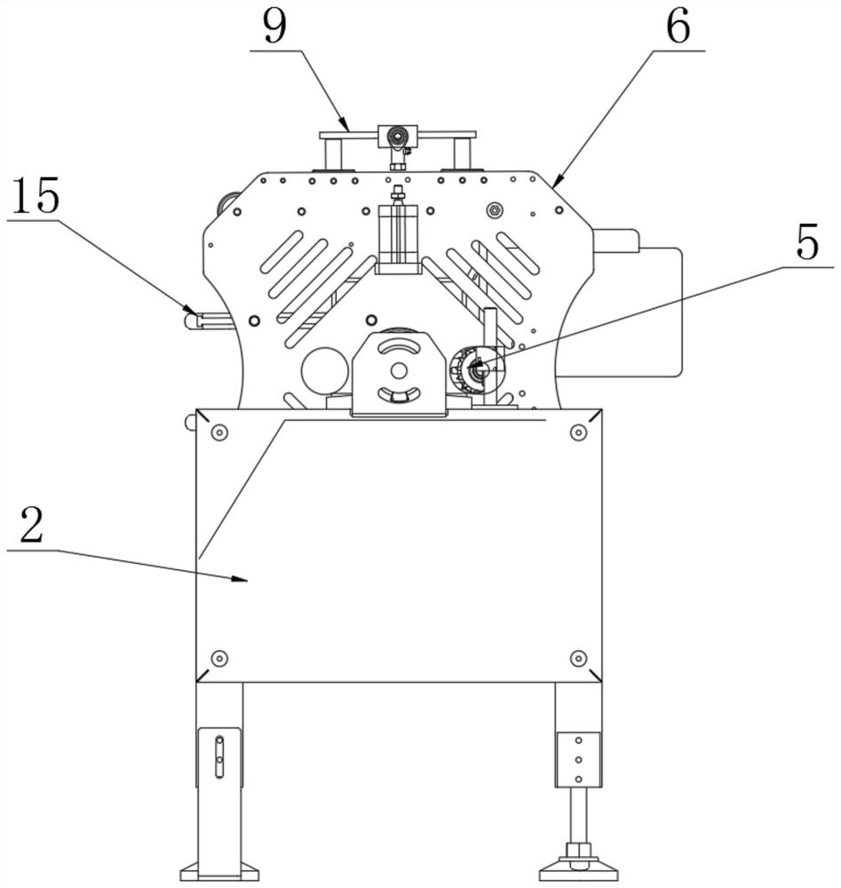 Turnover equipment capable of turning over by 180 degrees