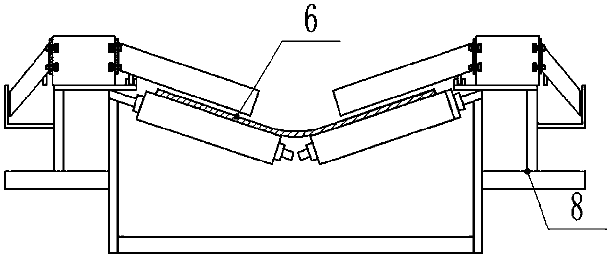 Conveying device for improving conveying efficiency of massive ore or coal