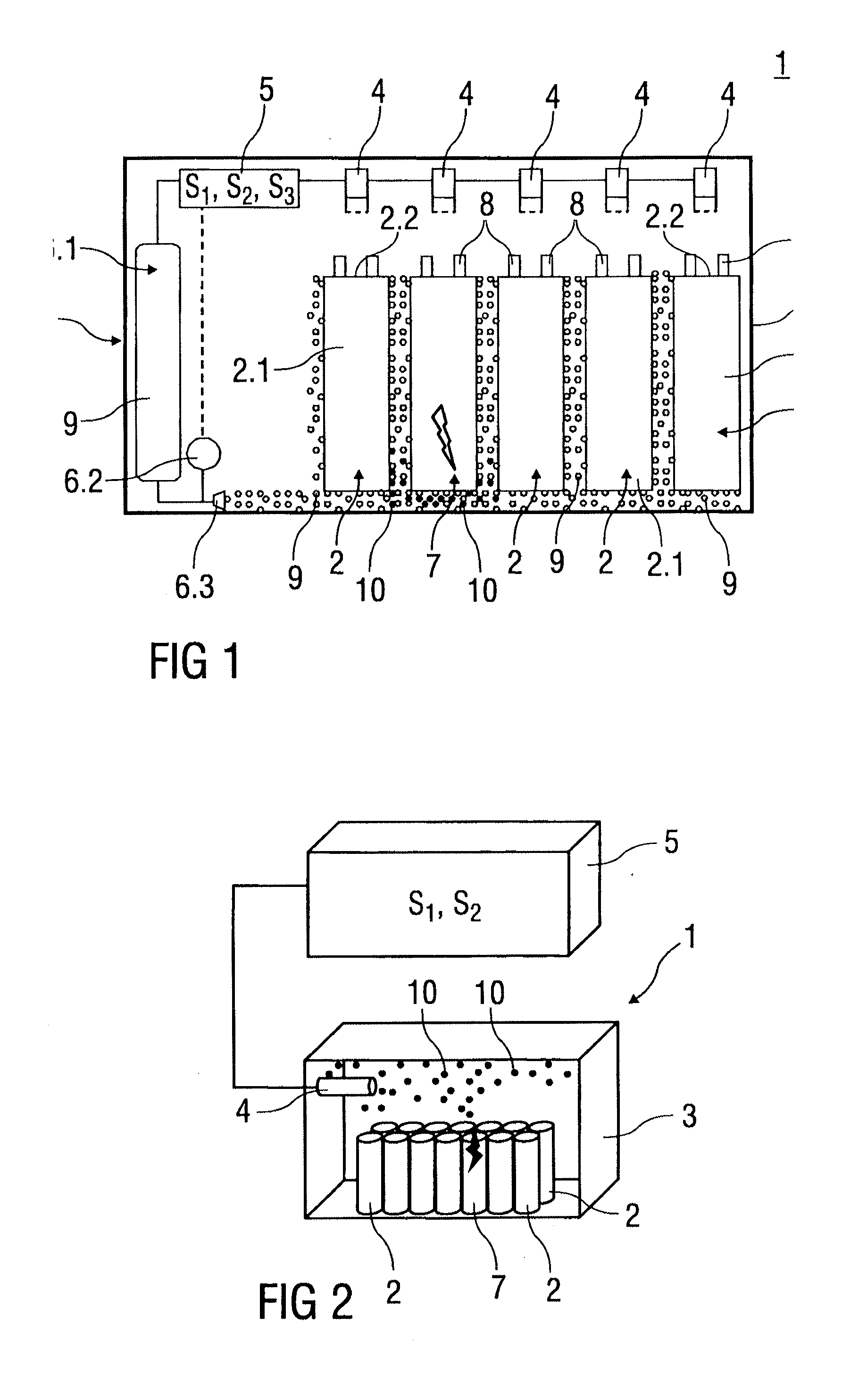 Device and Method for Checking the Leak-Tightness of an Electrochemical Energy Accumulator