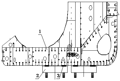 Method for conducting linkage transportation on ship master segment through flat cars