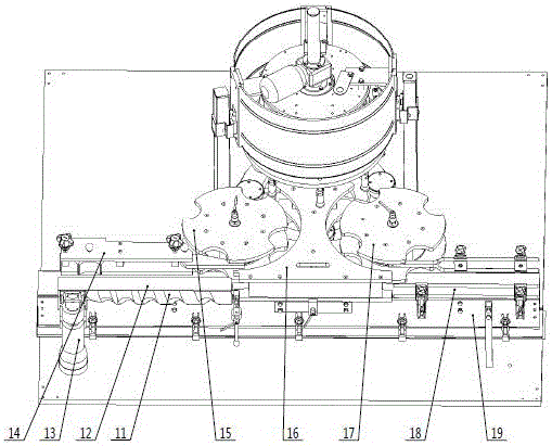 Thin-walled cylinder hot melt glue labeling machine