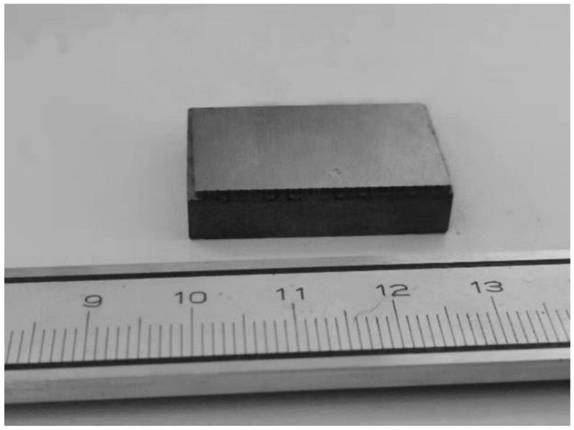 Device for strengthening laser cladding layer through high-frequency vibration rolling and using method thereof