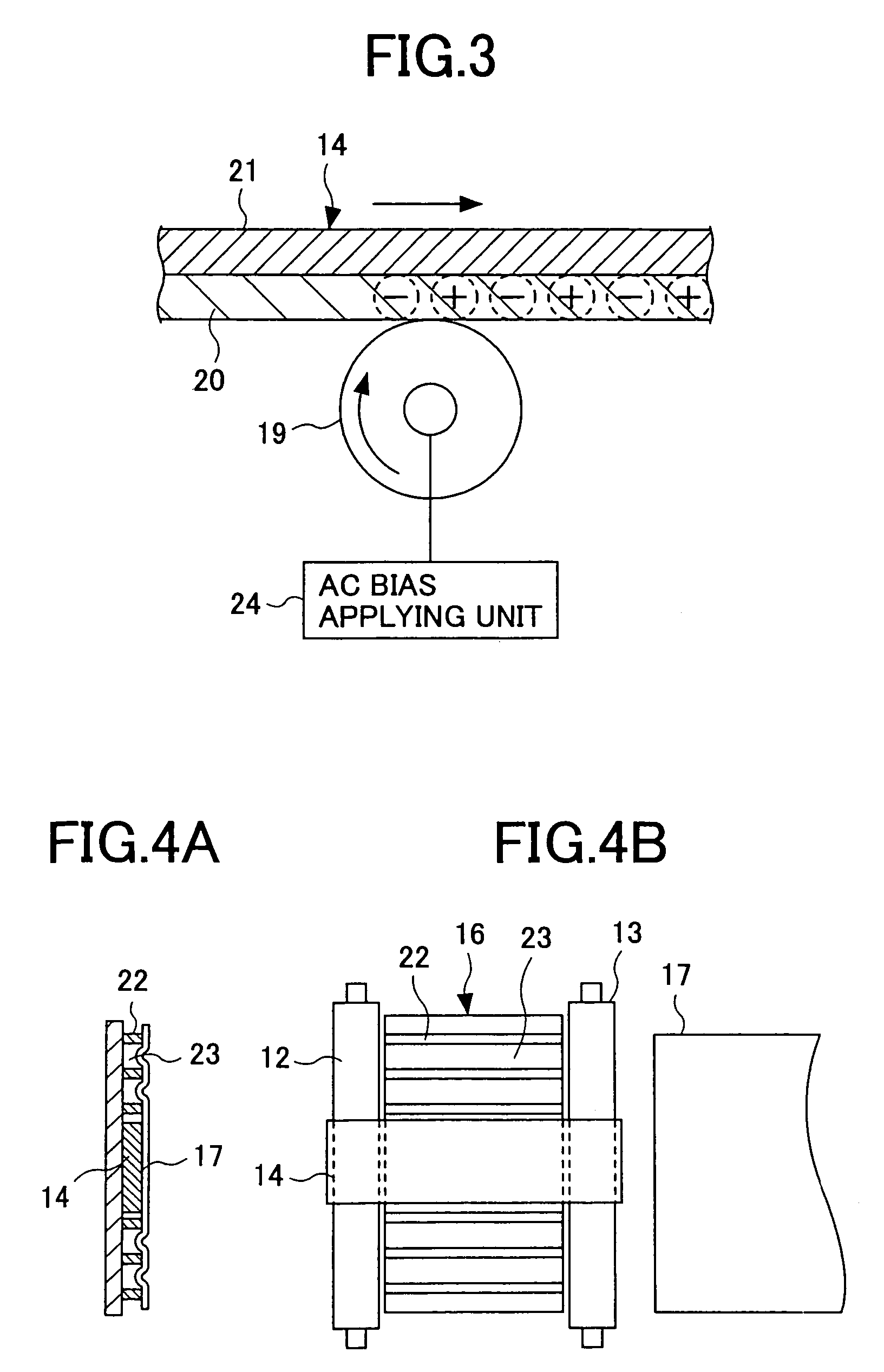 Recording-medium conveying device conveying a recording medium on a conveying belt charged with a positive charge and a negative charge alternately