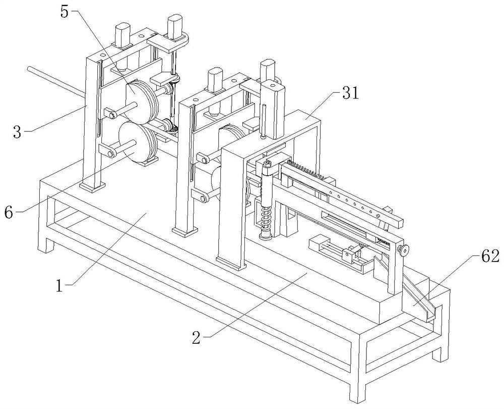 Equal-interval cutting device for metal hose