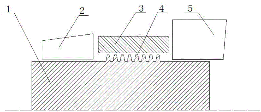 Spiral multi-section combined type sealing labyrinth