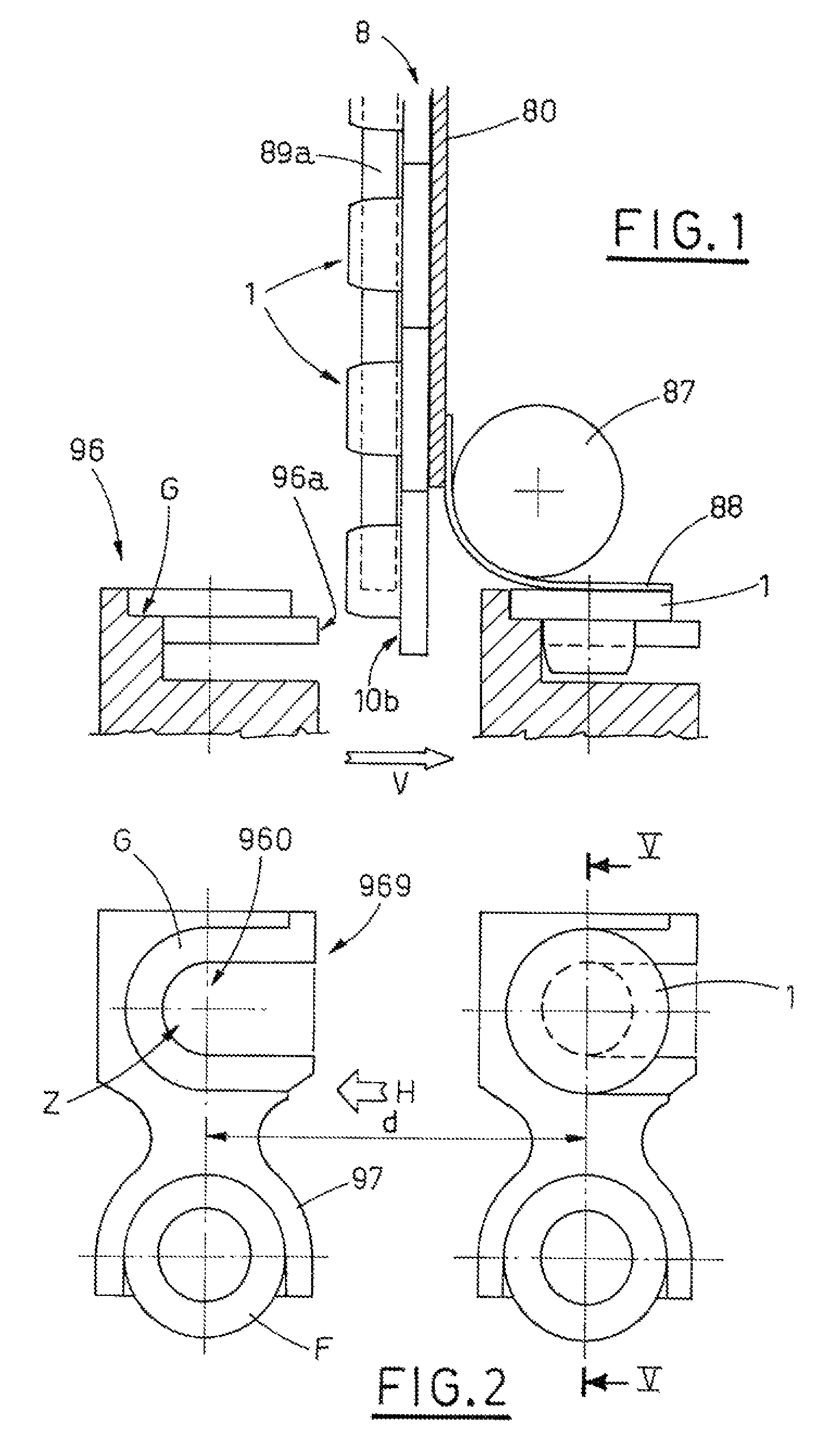 Apparatus for capping bottles and a method for realising the cap