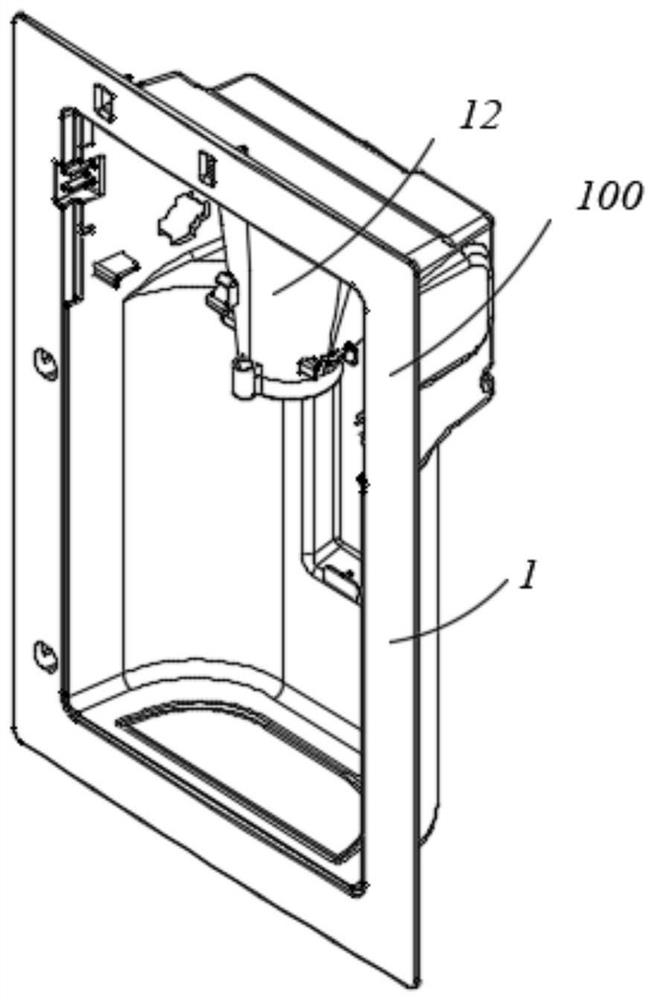 Ice discharging device and refrigerator with same