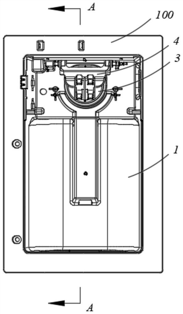 Ice discharging device and refrigerator with same