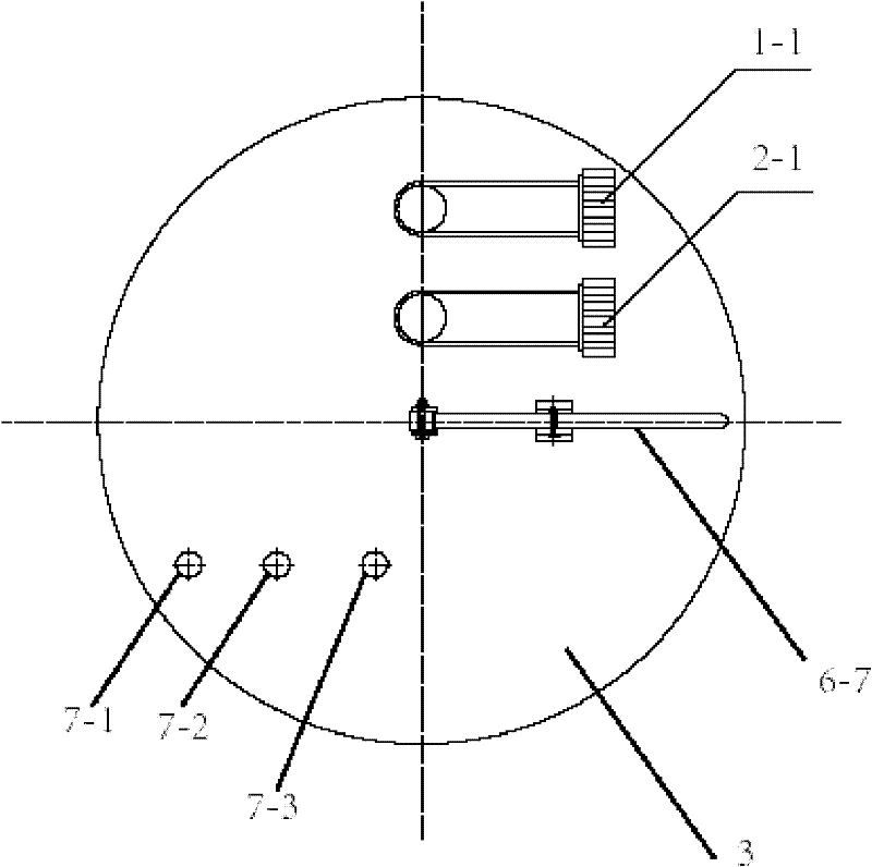 A locking device for tank positive pressure cleaning equipment