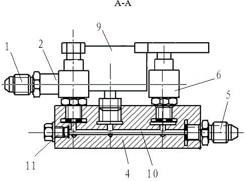 Air inflation device for high-pressure chamber and low-pressure chamber of buffering strut of aircraft landing gear