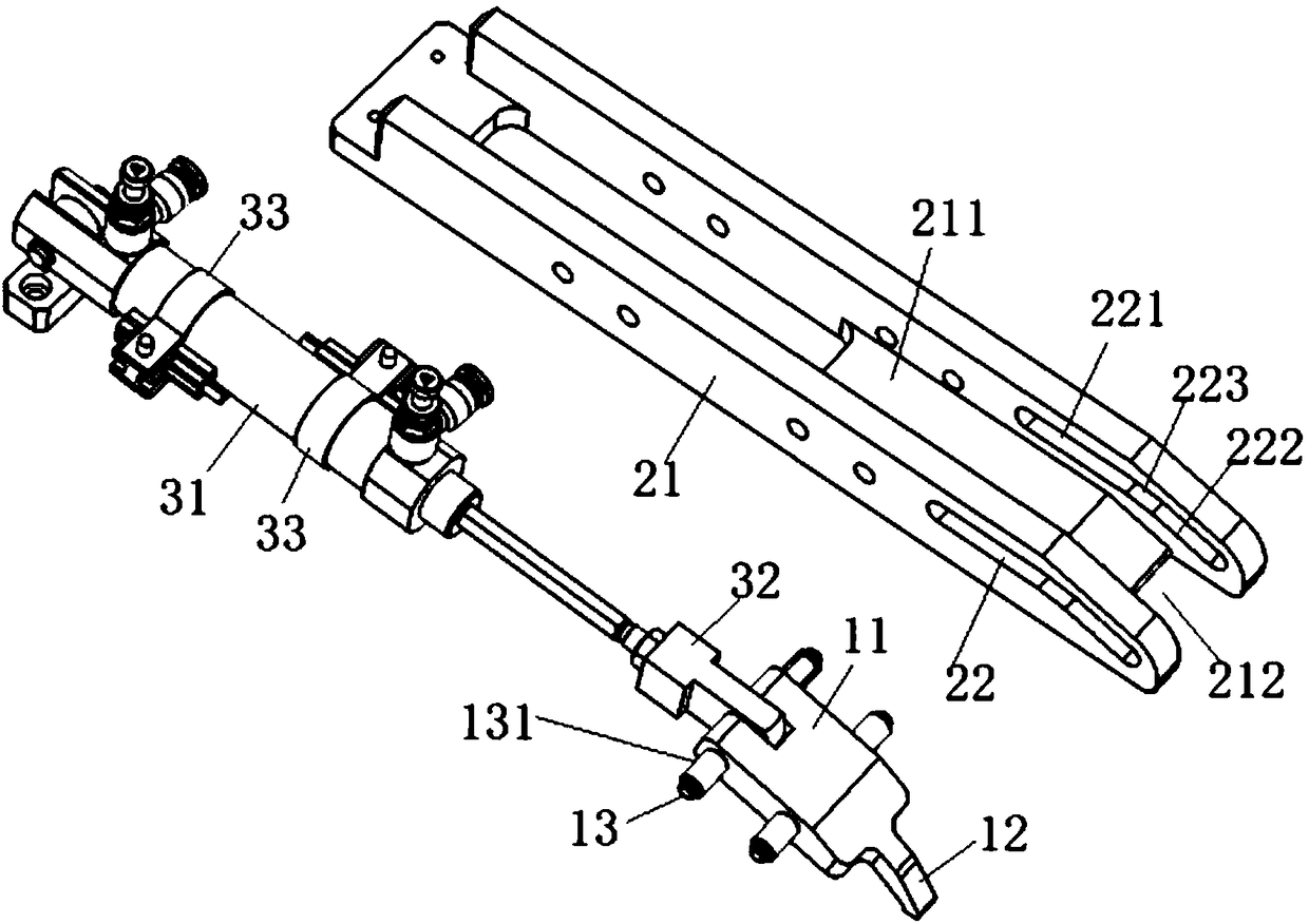 Compression device and installation structure of small arm casting and reducer synchronous wheel assembly