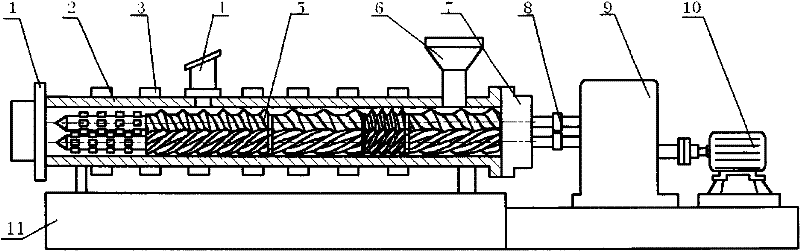 Differential three-screw extruder with triangularly-arranged screws