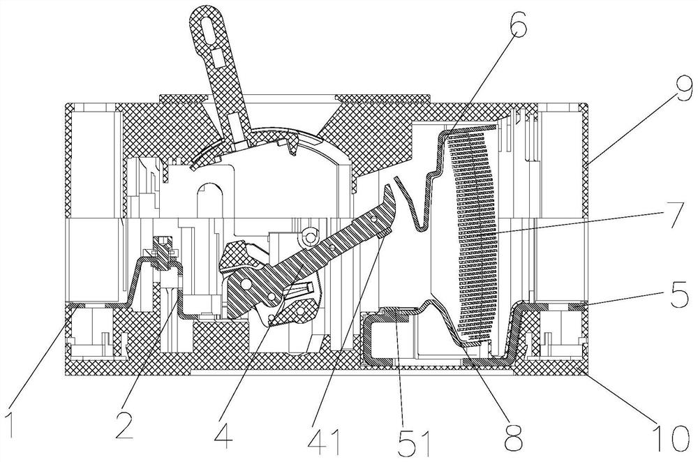 Circuit breaker with high arc extinguishing performance