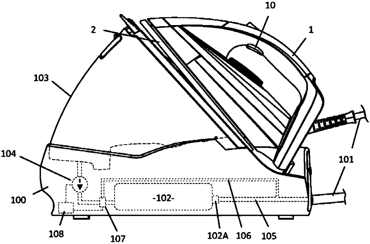 Iron comprising a device for retention and vaporisation of condensates