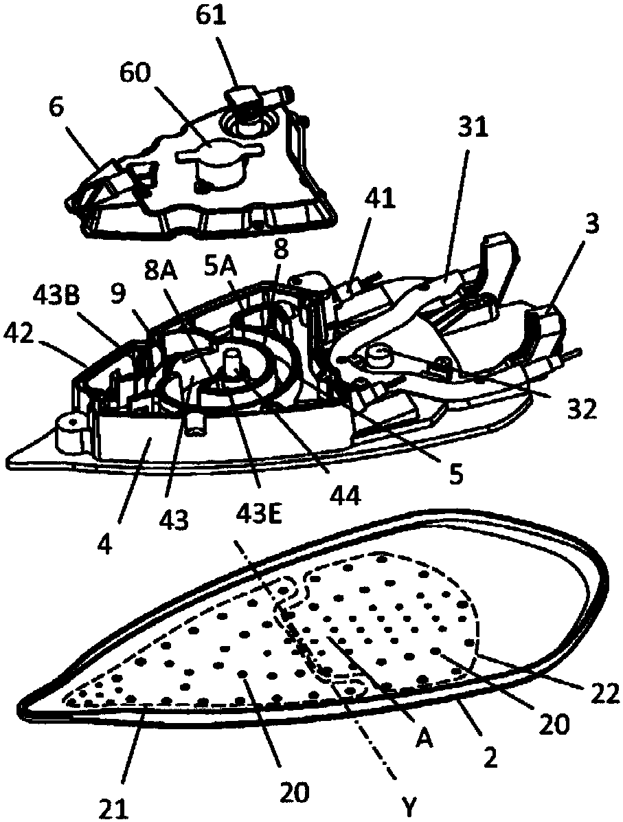 Iron comprising a device for retention and vaporisation of condensates