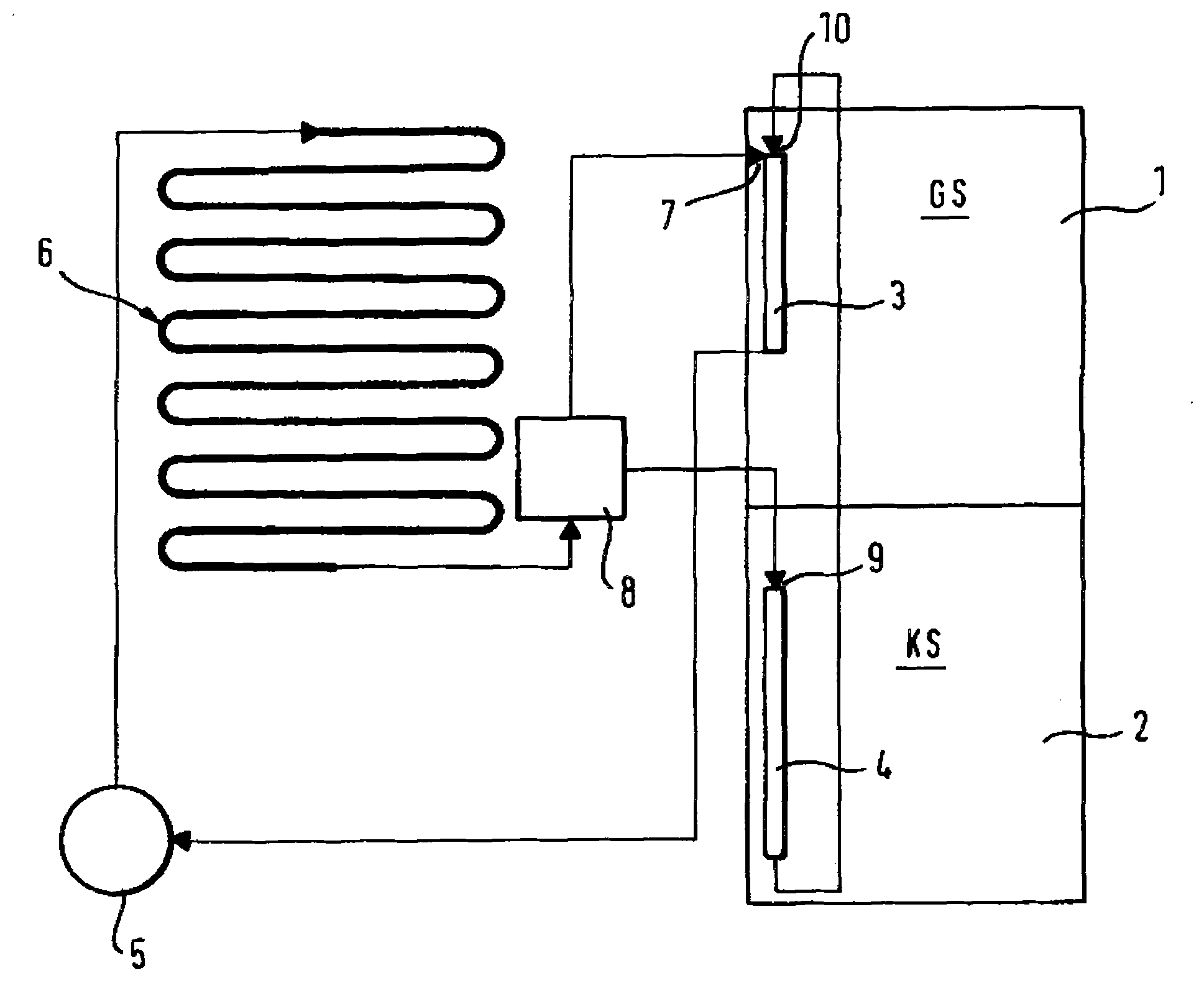 Cooling appliance storing coolant in the condenser, and corresponding method